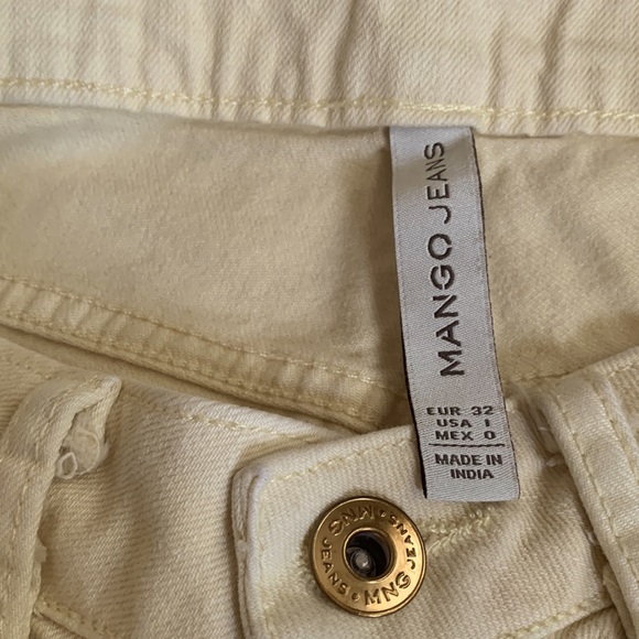 ‼️SOLD‼️ 3/$15 Mango Jean Shorts with Pocket Showing, size XS - Picture 2 of 5